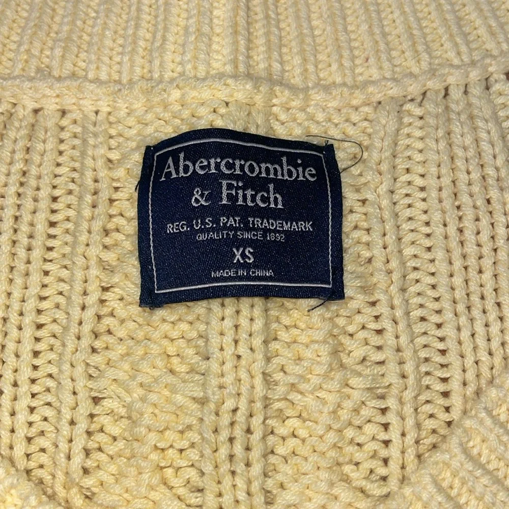 Abercrombie and fitch yellow cropped sweater
